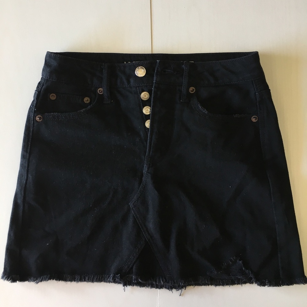 american eagle black distressed skirt